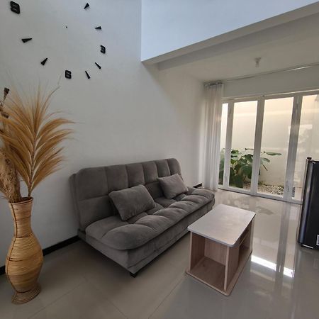 Villa Royal Arois Syariah Dekat Jatim Park 3 Tlekung Exterior photo