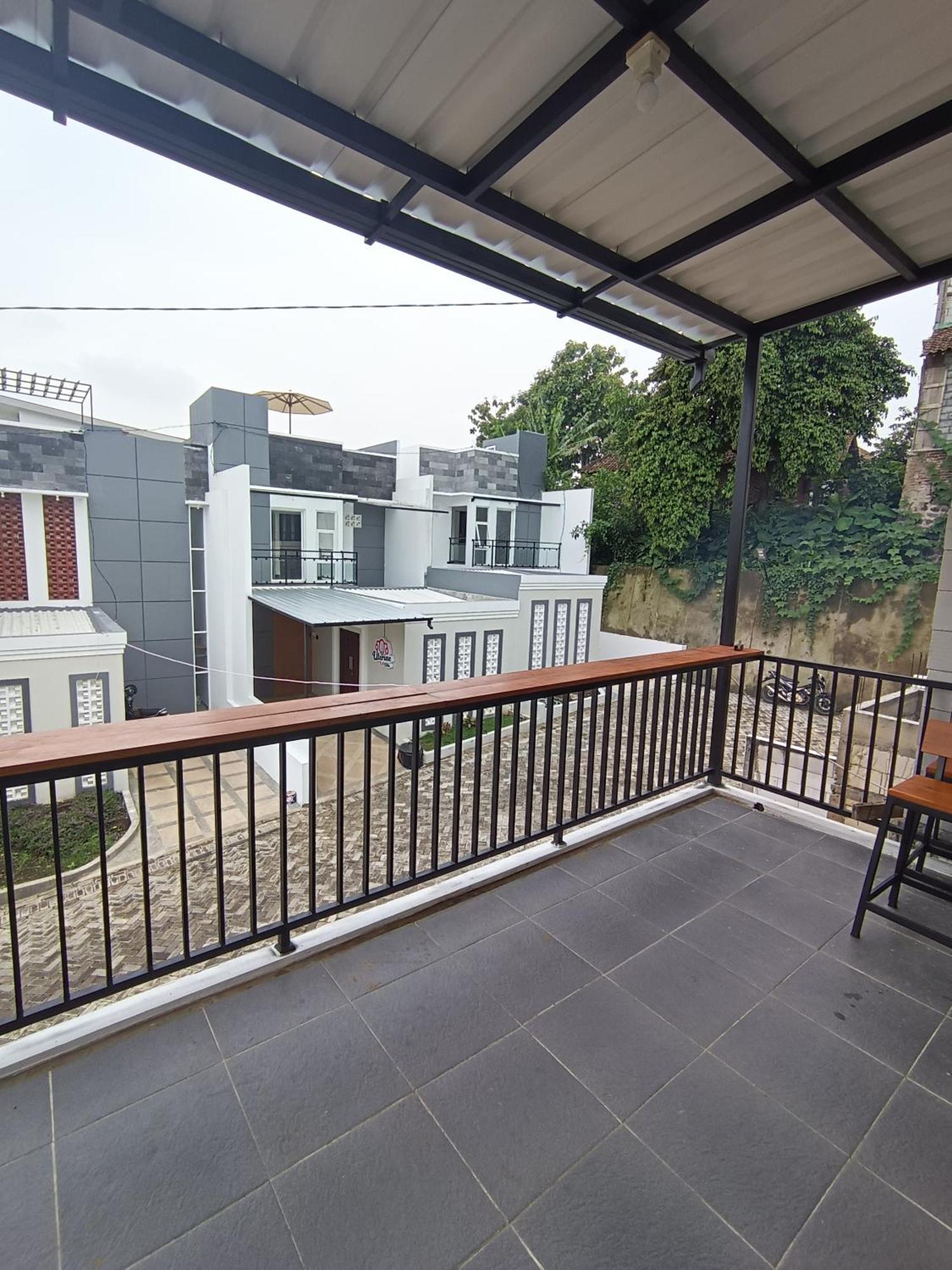 Villa Royal Arois Syariah Dekat Jatim Park 3 Tlekung Exterior photo